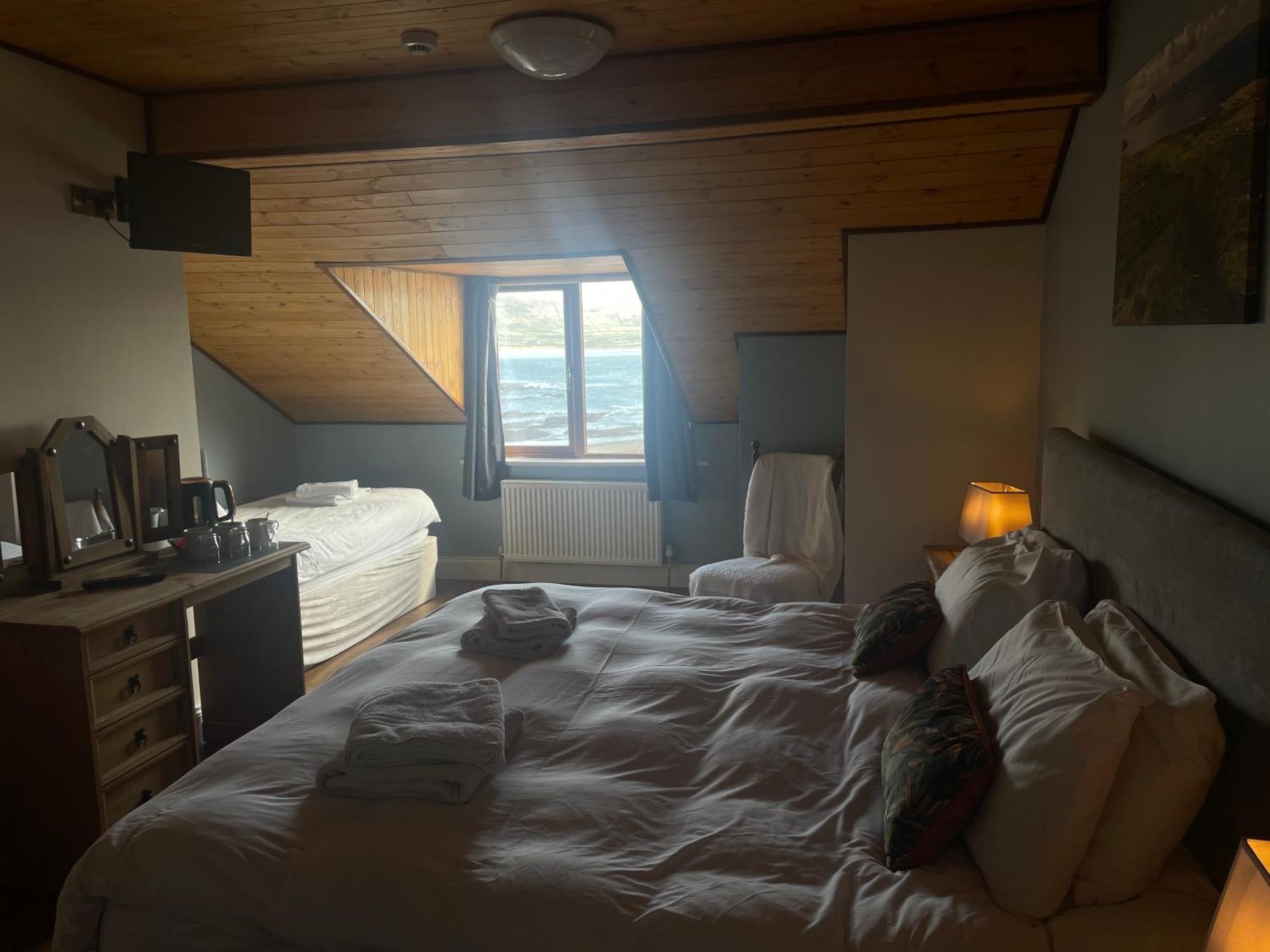 Bed and Breakfast The Coastguard House @ Tigh T.P. à Ballydavid Extérieur photo